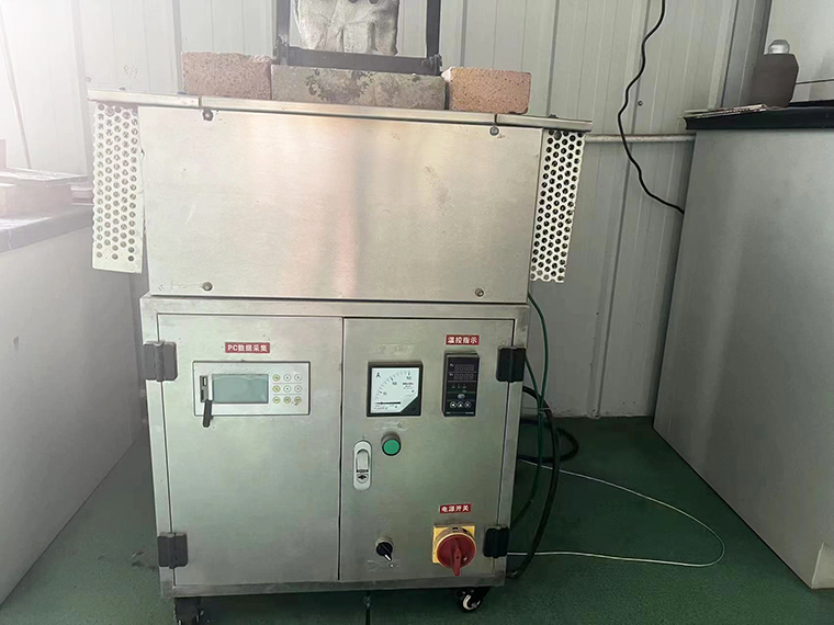 Flat experimental electric furnace